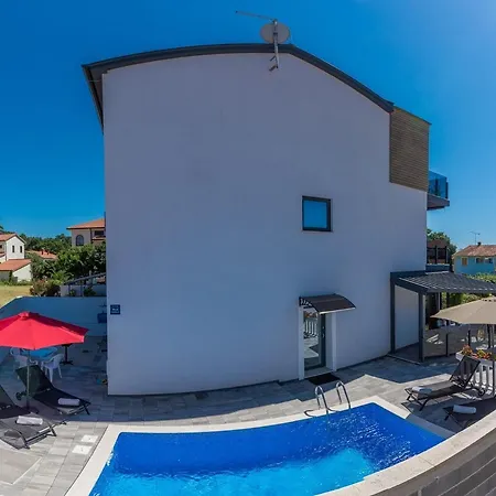 Vedran With Pool Poreč