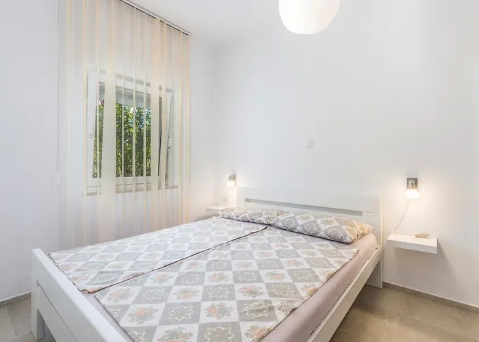 Vedran With Pool Апартаменти Пореч