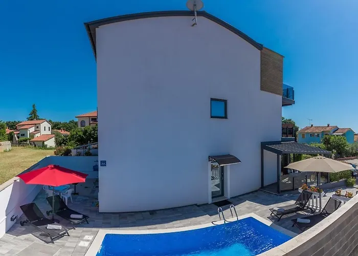 Vedran With Pool Пореч