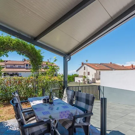 Apartman Vedran With Pool